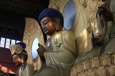 解读藏传佛教的慈善传统：源于善恶有报和慈悲观.jpg